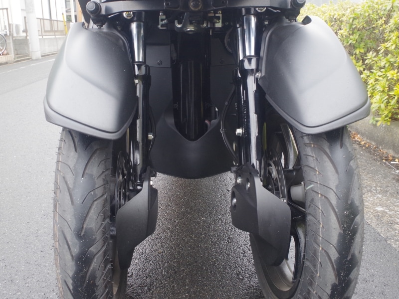 トリシティ155は前のタイヤが二本!