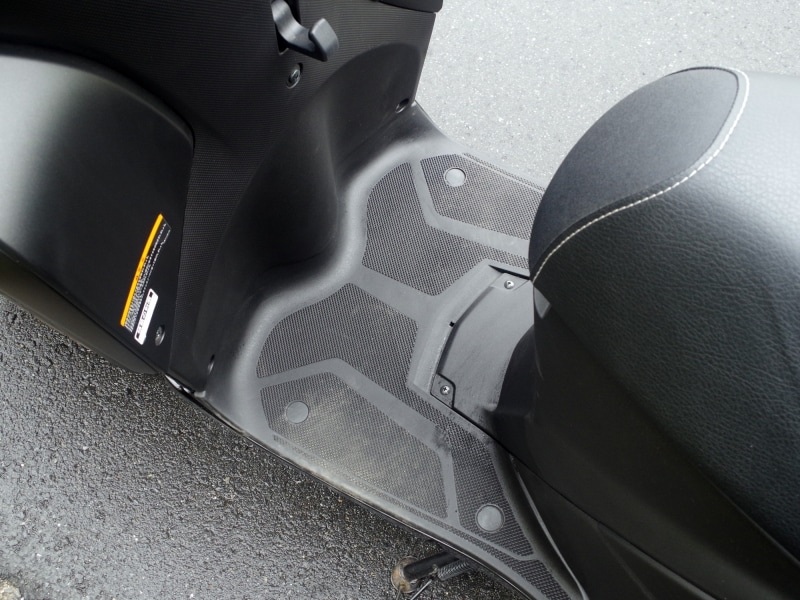 相変わらずステップは狭い