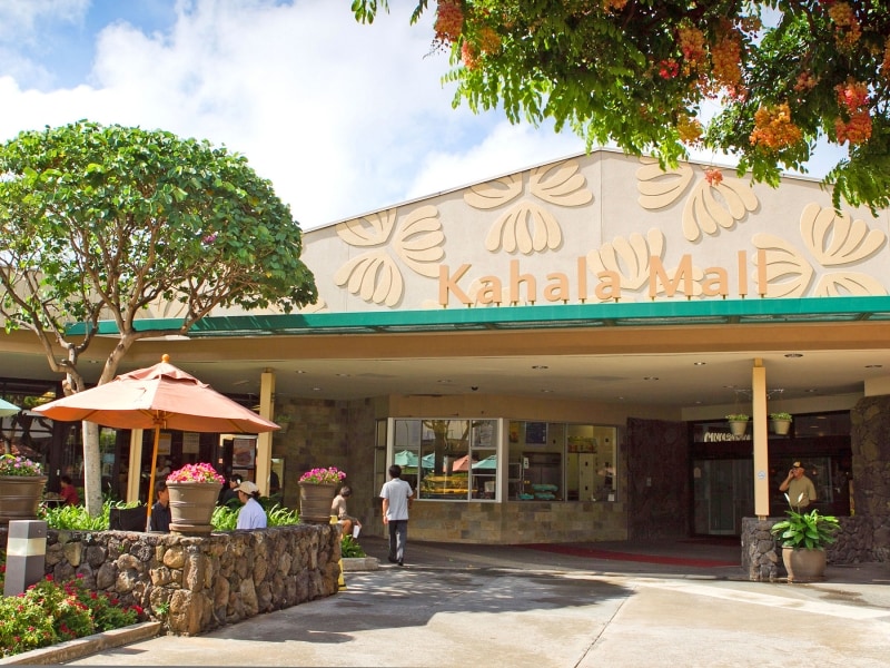 カハラマダム御用達のカハラモール。住民の憩いの場所でもある