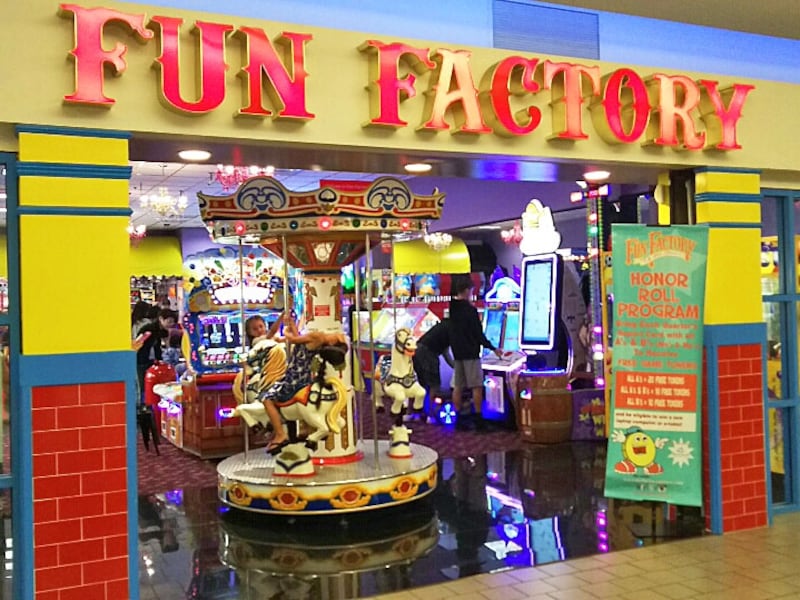 ゲームで遊んで景品もゲットできるファン・ファクトリー。映画館寄りのエリアにある