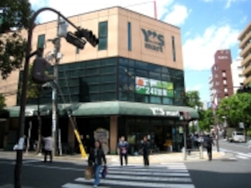 西葛西駅ロータリーに近接する24時間営業のスーパー。夜も意外に使える街なのだ