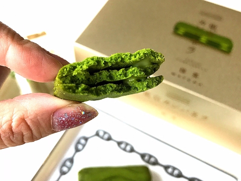 3枚の薄重ねと間に絞られたクリームがおいしさの秘密