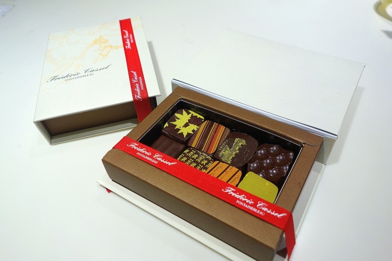 フランスでも同時に販売されています