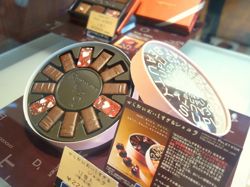 上品なピンクのパッケージ