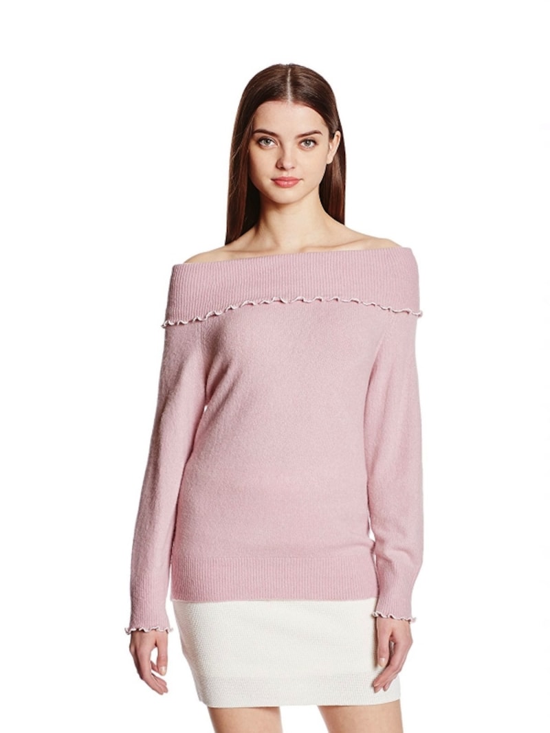 ピンクと白のコーディネート。女性らしさと清潔感がストレートに伝わります。(ミーア)MIIA メローフリルオフショルニット