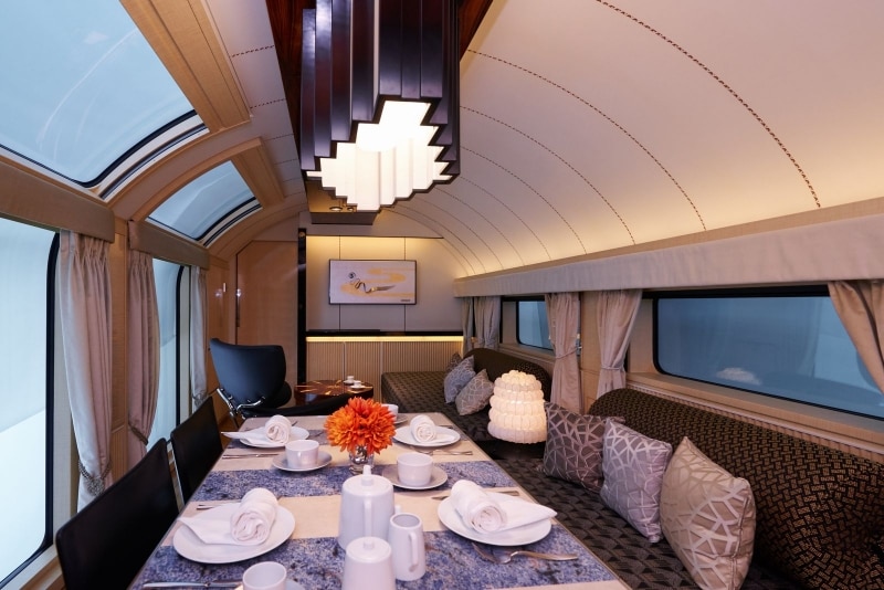 ディナーテーブル