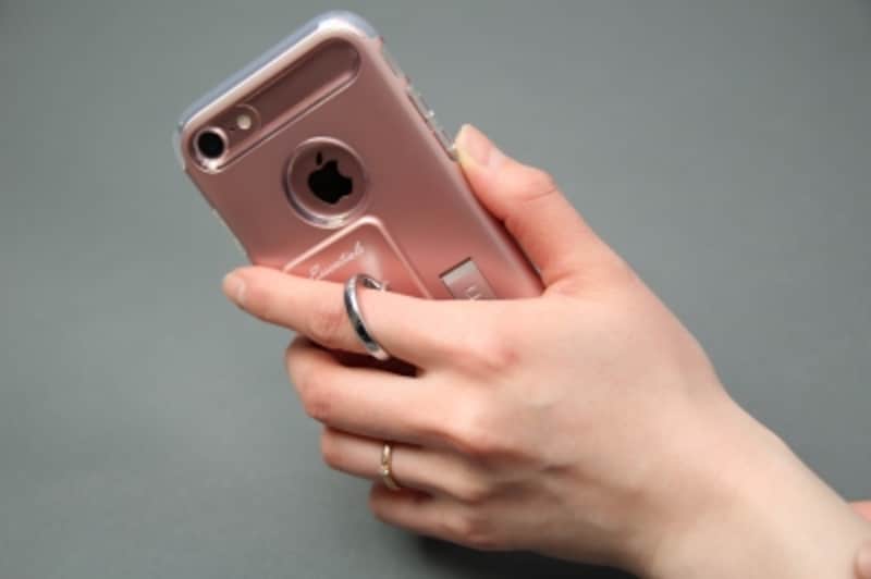 指を通してみたところ。しっくり持てる感じだ