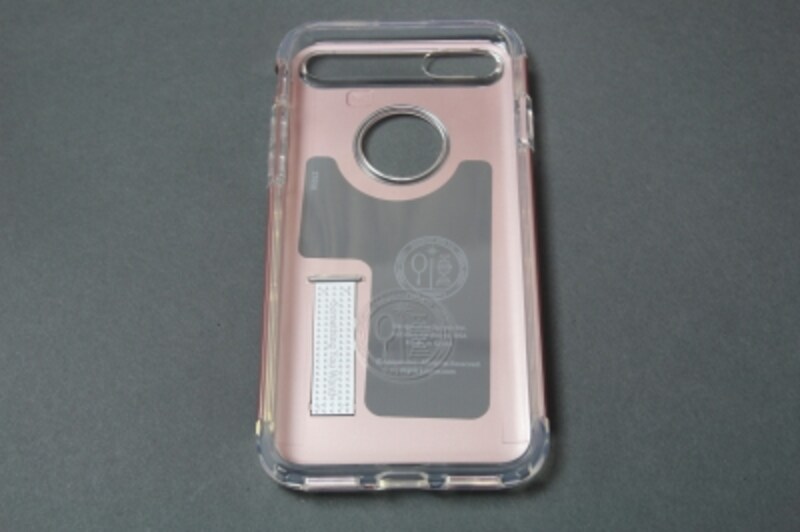 ケースはポリカーボネートパネルとTPU製ケースの二重構造になっている