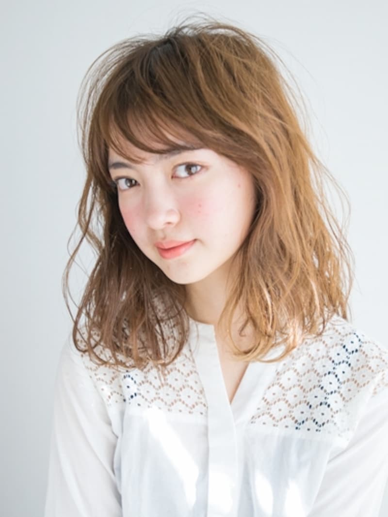 鎖骨上のミディアムヘア