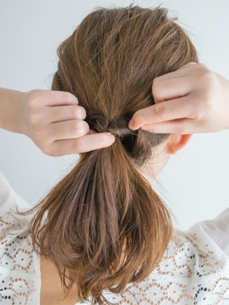 指先でつまむように少しずつ引き出す