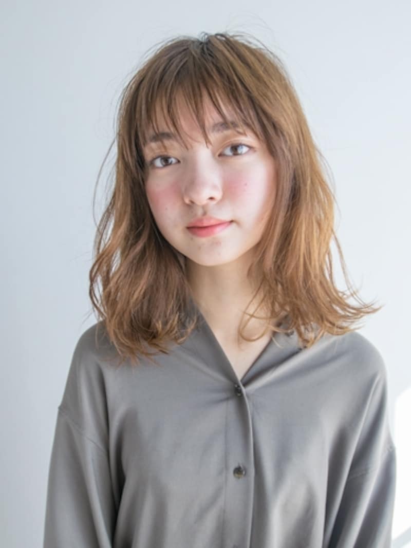 鎖骨上のミディアムヘア