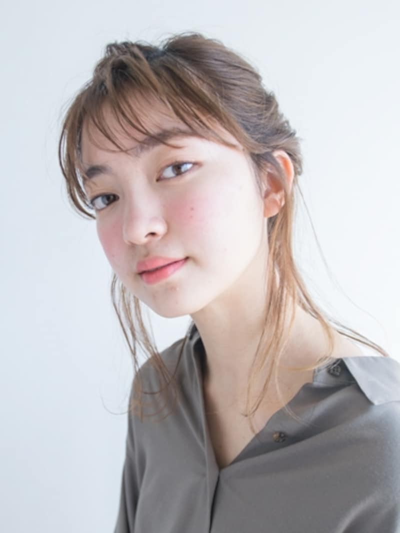 シースルーバングのお団子アレンジ