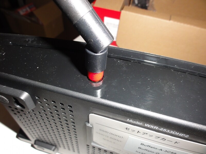 赤い部分がねじ込みの部分。ゆるんでないか確認。