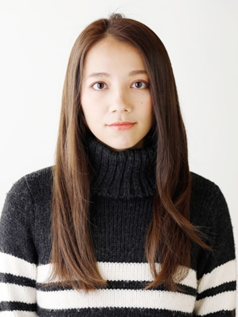 胸ラインのストレートロングヘア