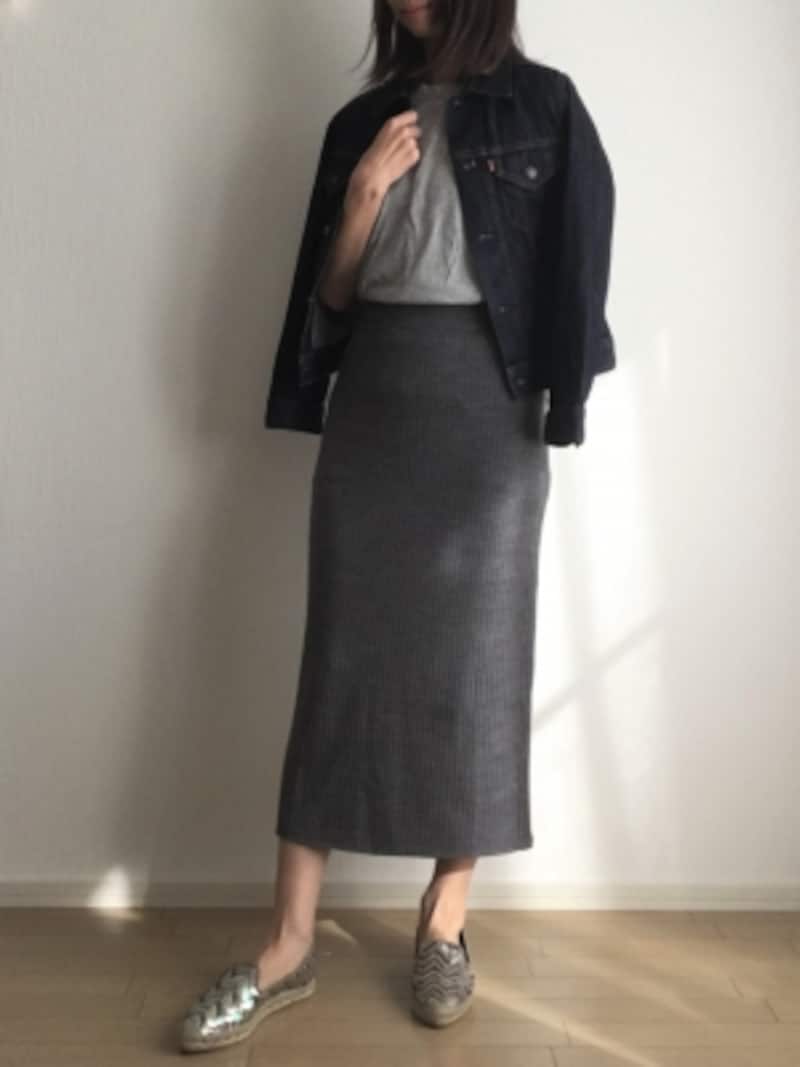 縦長に揃えたＩラインのシルエットが着やせのコツ