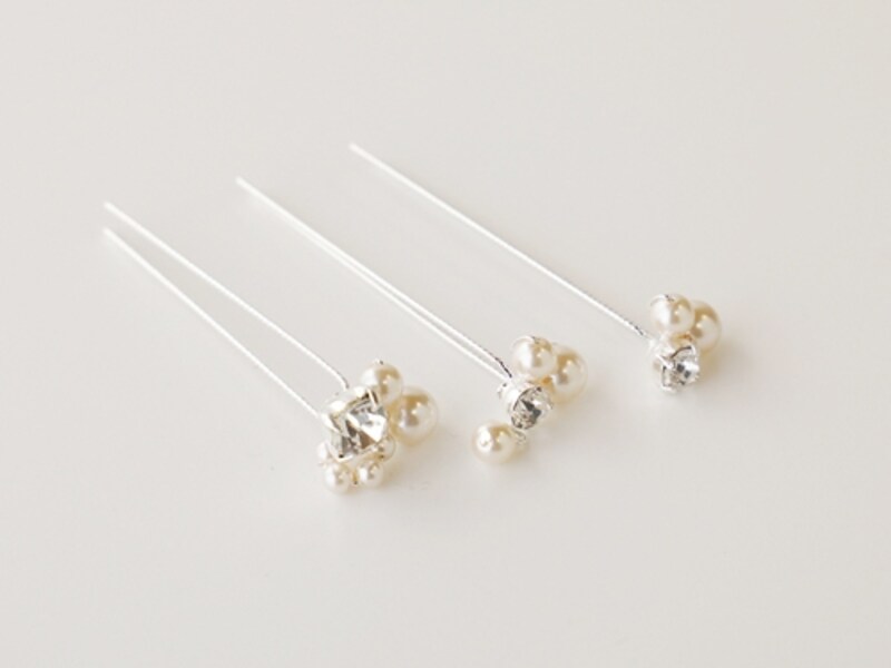 ヘアピンの重ね付けで華やかに