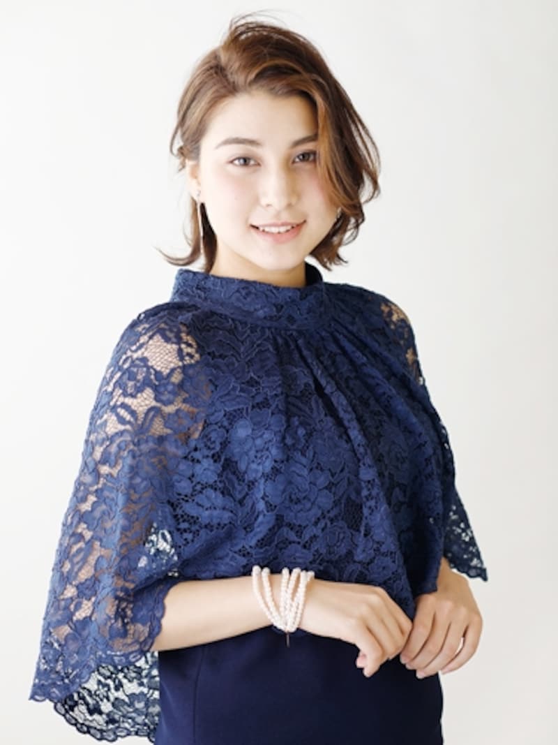 シックなネイビーのドレス