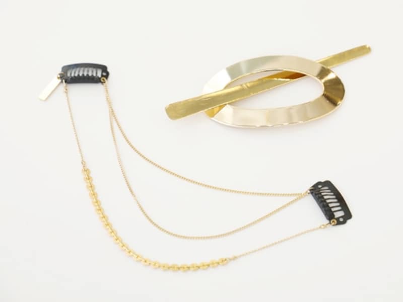 ゴールドチェーンが揺れるヘアアクセアリー
