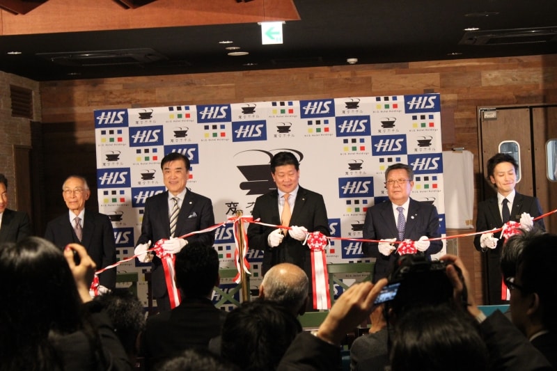 テープカットの瞬間