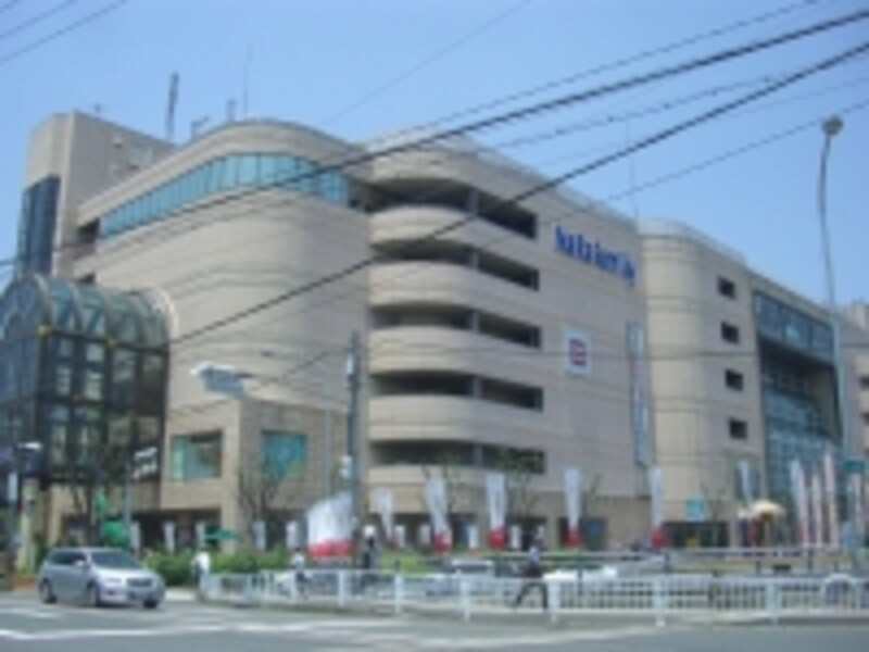 駅北側にある「ならファミリー」は西大寺界隈でのメイン商業施設