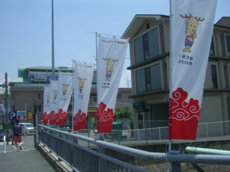 このイベントの間、街は「せんとくん」であふれかえる。