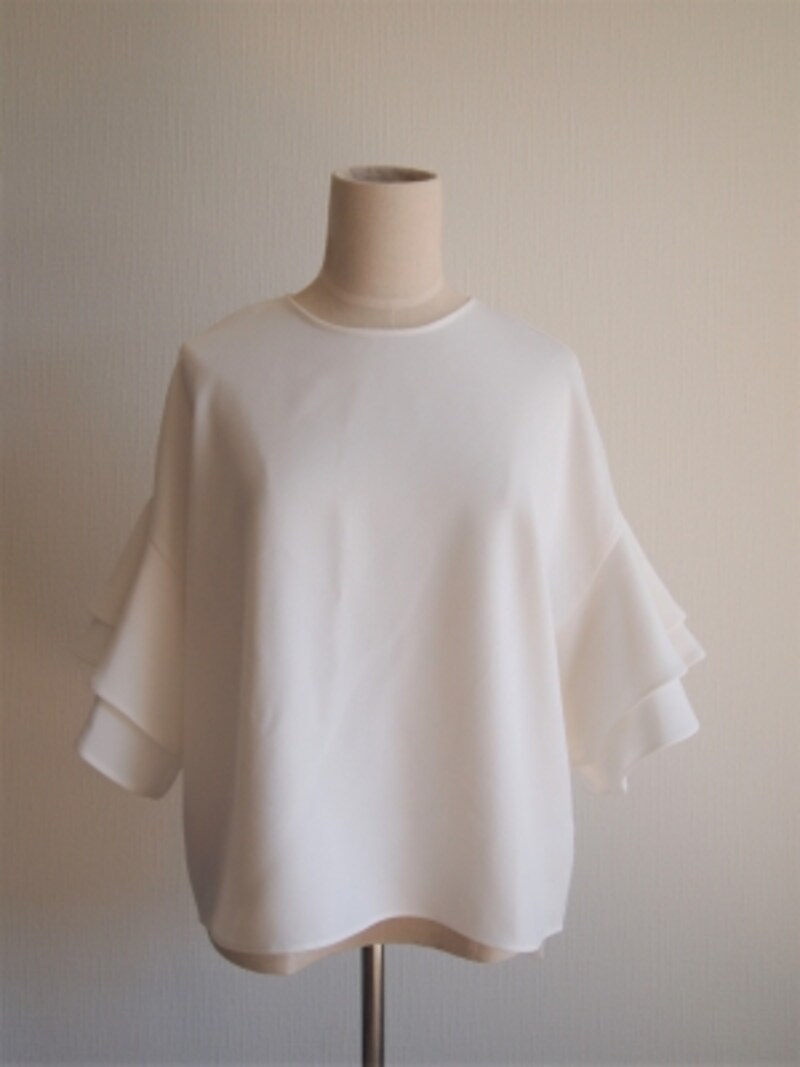 袖フリル付きトップスundefined５９９０円