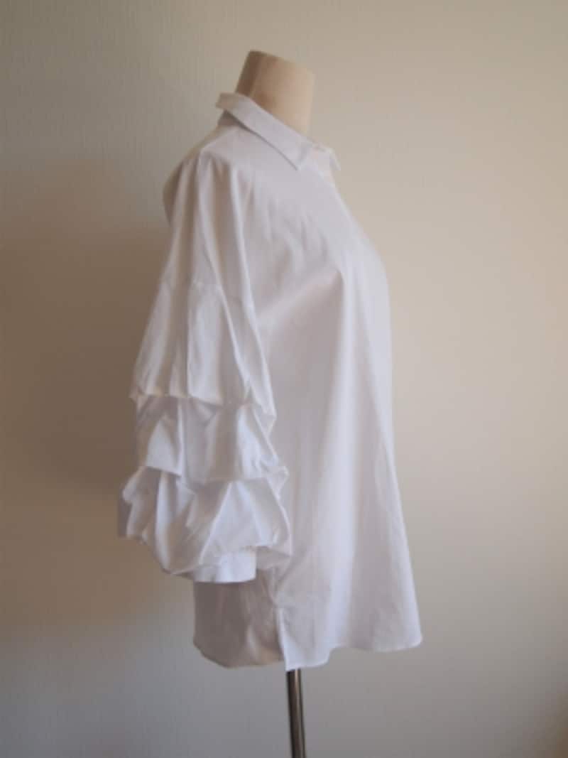 袖に入った３段フリルは７分丈なのでバランスが取りやすい