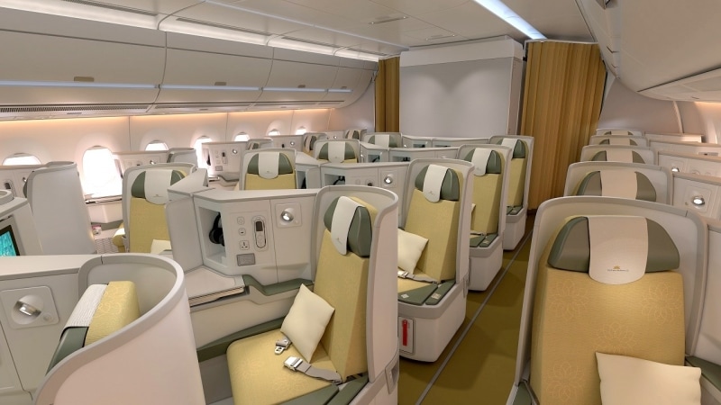 ビジネスクラスの広々としたシート