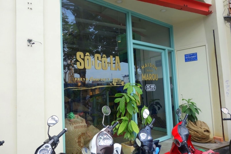 フランスでも同時に販売されています