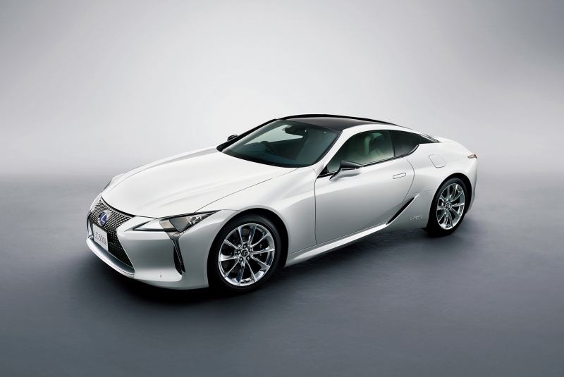 LC500h“L package”  (ホワイトノーヴァガラスフレーク)