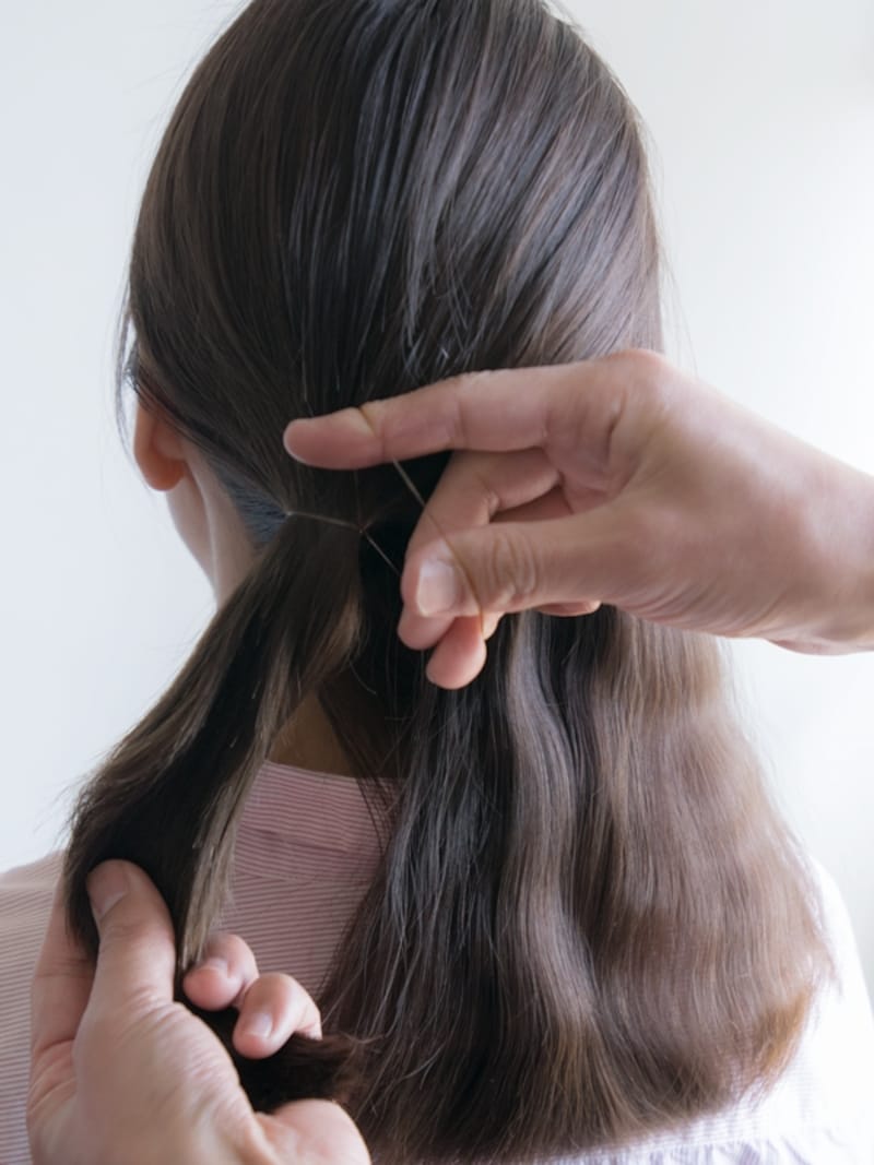 低めの位置でキツめに結ぶ