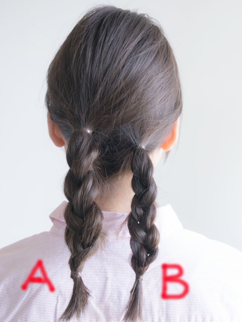 斜めに分けているので、Aの毛束の方がやや高くなる