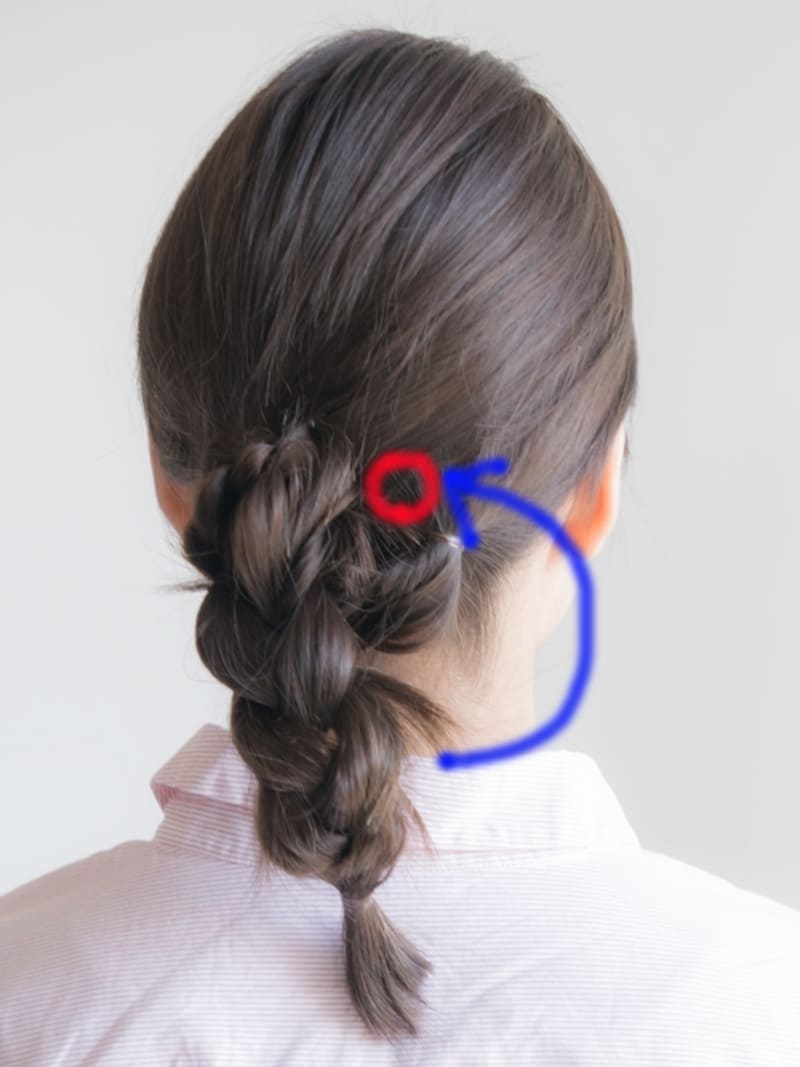 Aの毛束をBの結び目に持ってくる