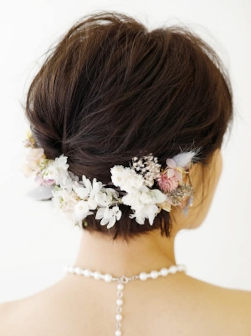 ショートヘアの花ピンを使ったヘアアレンジ 結婚式の花嫁に 結婚式 パーティーヘアアレンジ All About