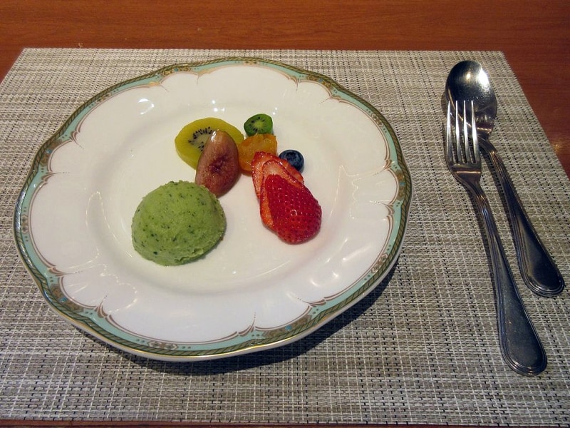 本日のデザート プティサイズ + 550円（税・サ込）