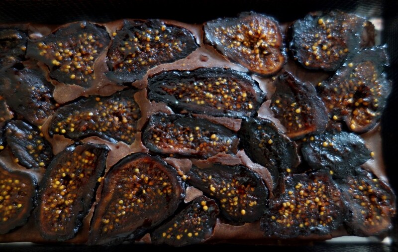 石畳のように無花果が並ぶ