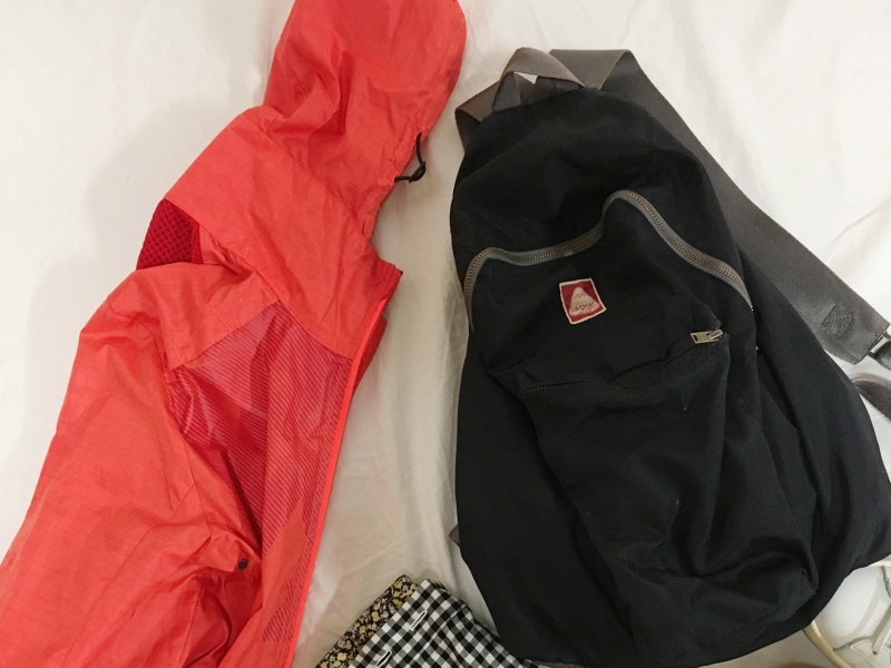 汚れを拭き取れる素材ナイロンパーカーとナイロンリュック