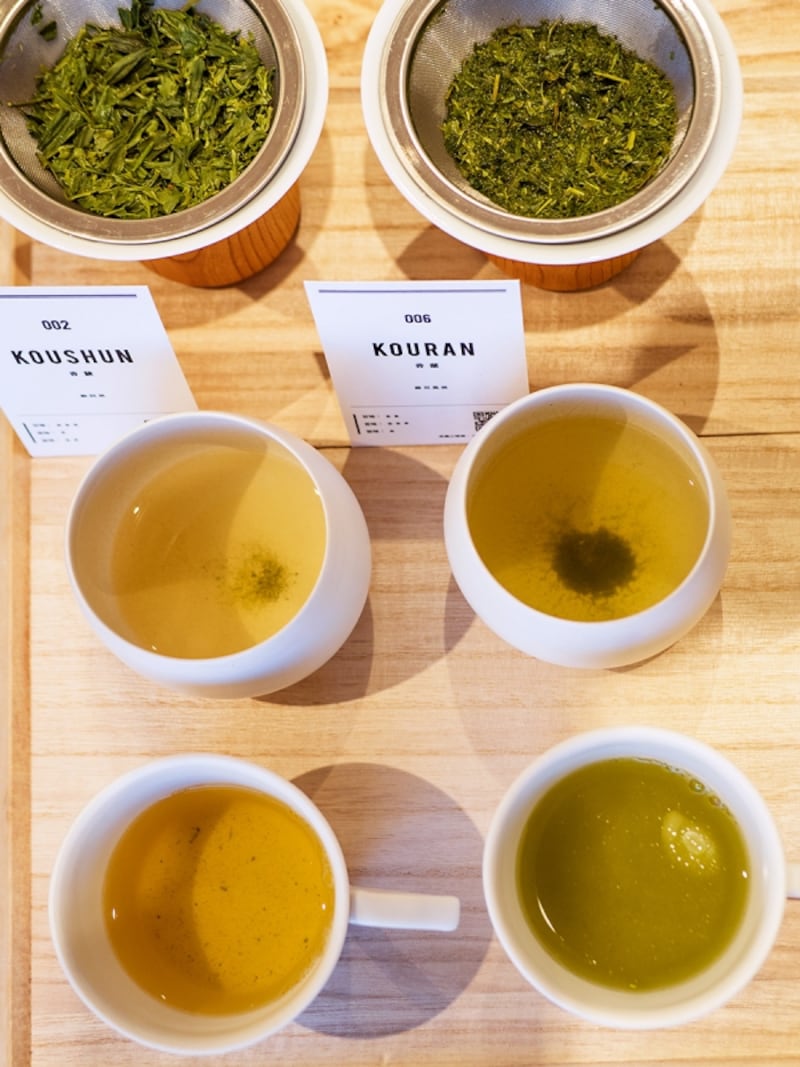 1煎目と2煎目では水色もこんなに変化!