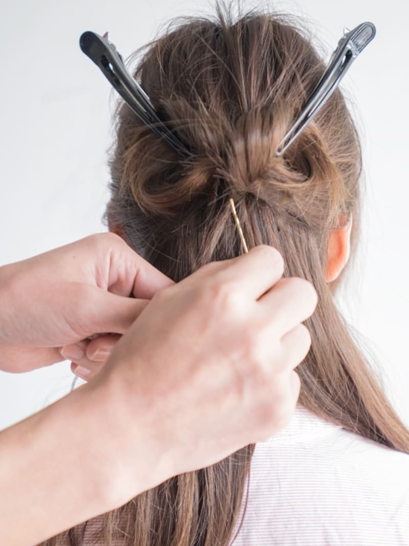 リボンが崩れないようにしっかり固定