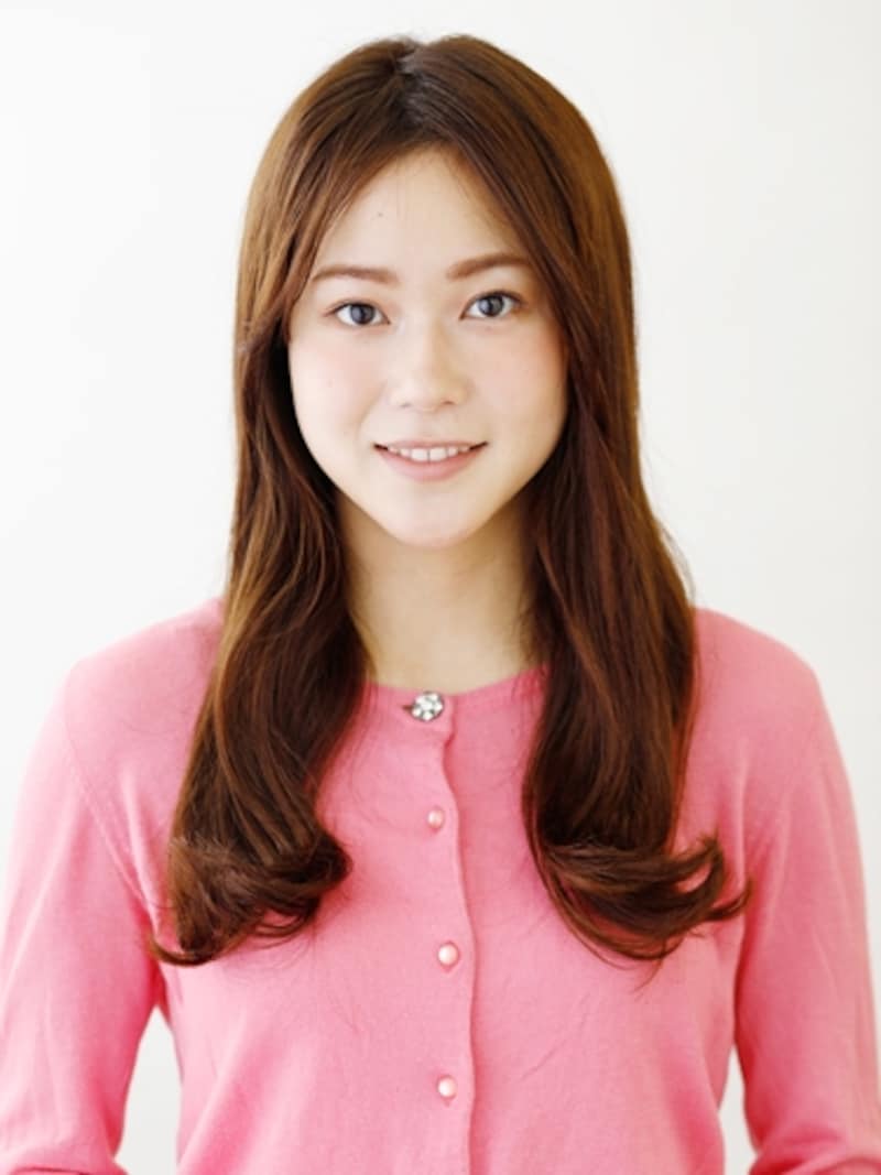 胸ラインのローレイヤーストレート