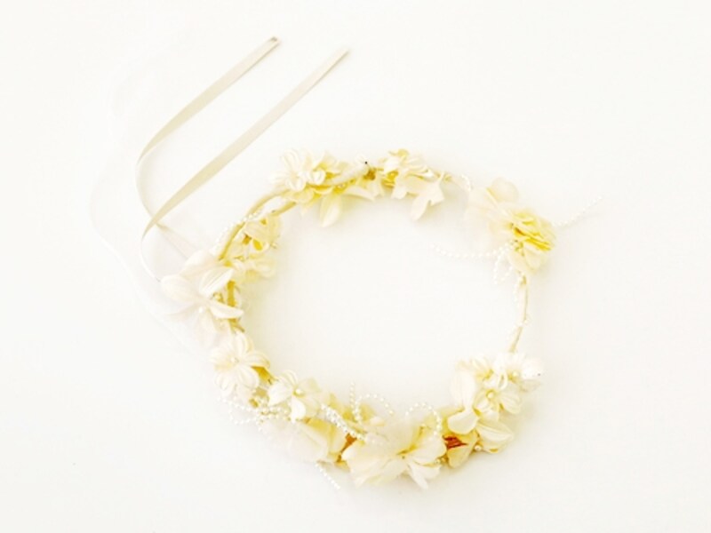 花嫁姿を引き立てるヘアアクセ