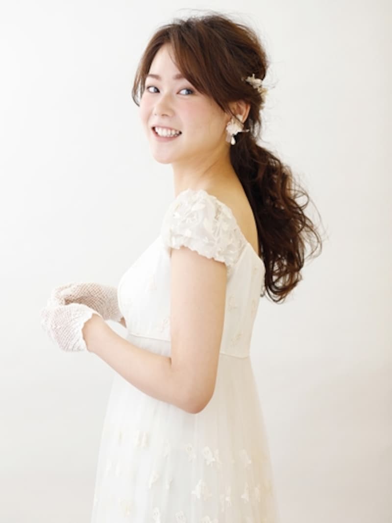 カジュアル挙式にも似合うフェアリーなドレス