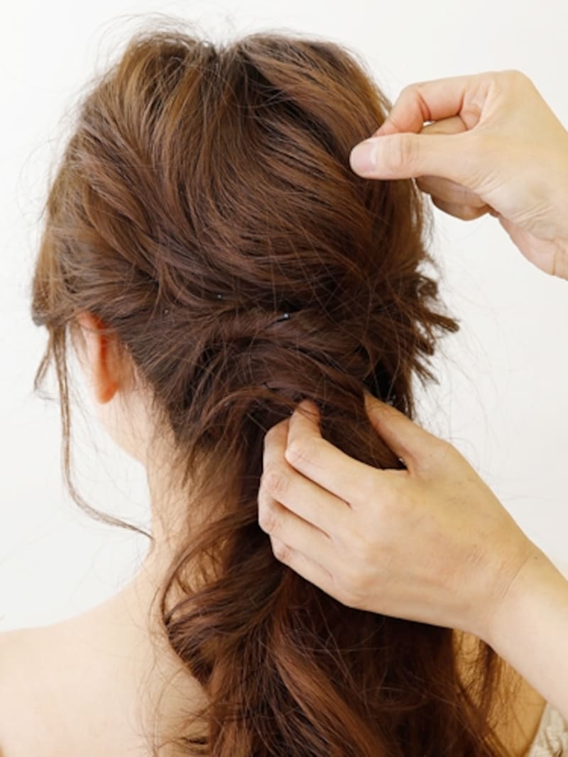 毛束を引き出してボリュームを出す