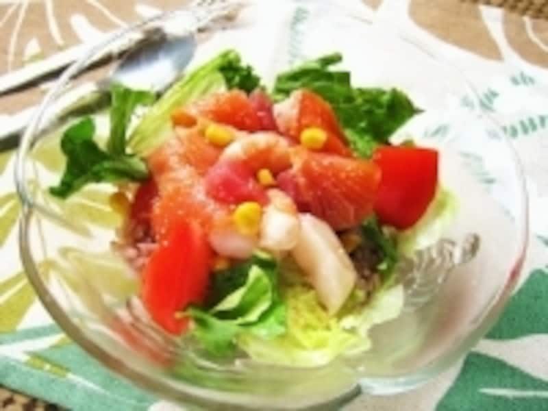 ライスサラダにする場合は、もち麦を白米と一緒に炊飯してもok。茹でたもち麦を上からかけてもok