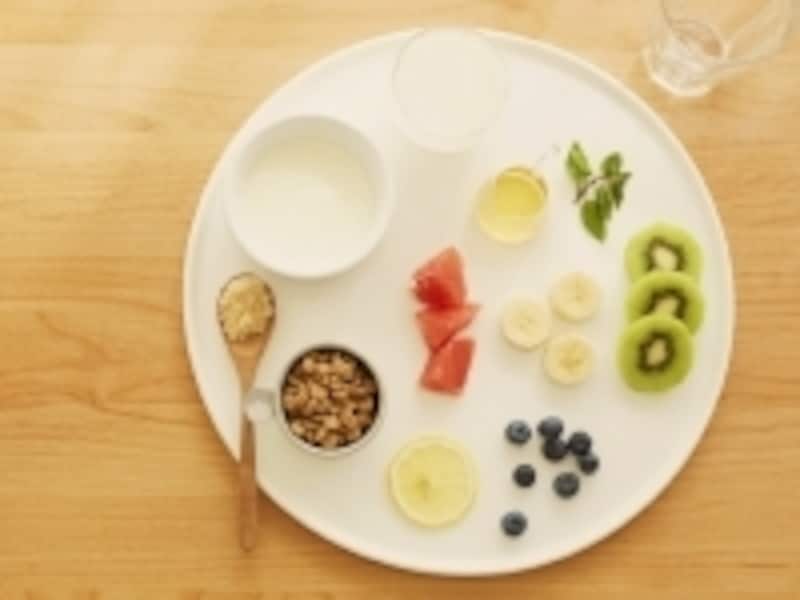 スムージーにする際、茹でたもち麦をミキサーにかけると全体にとろみがつきます