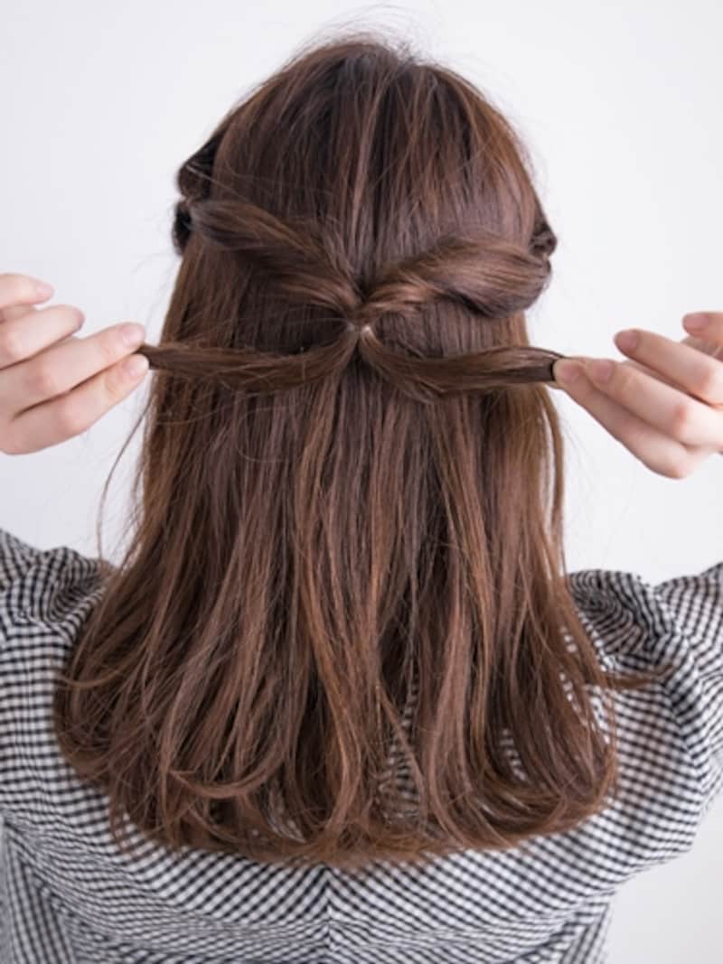 左右均等に力を入れて引っ張る