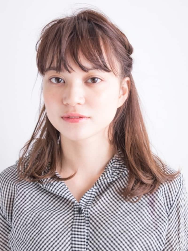 オフィスで使える簡単ハーフアップアレンジ