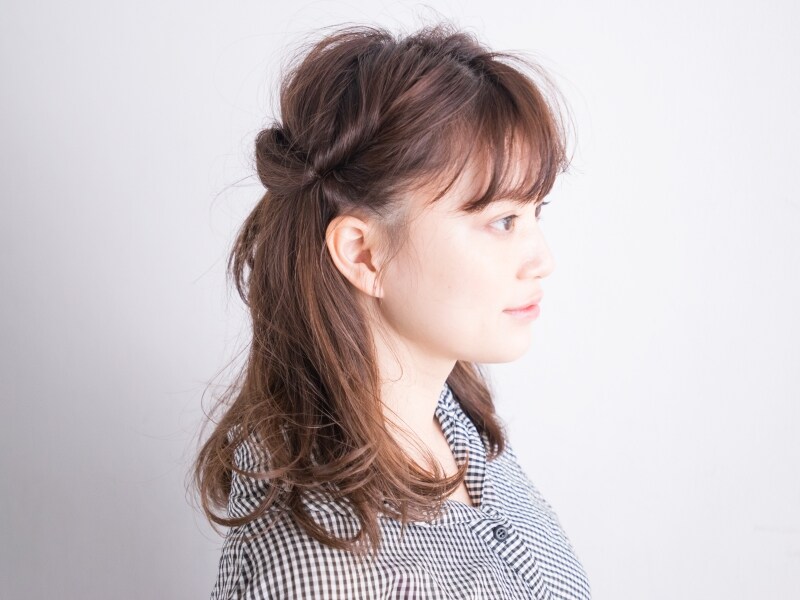 オフィスで使える簡単ハーフアップアレンジ
