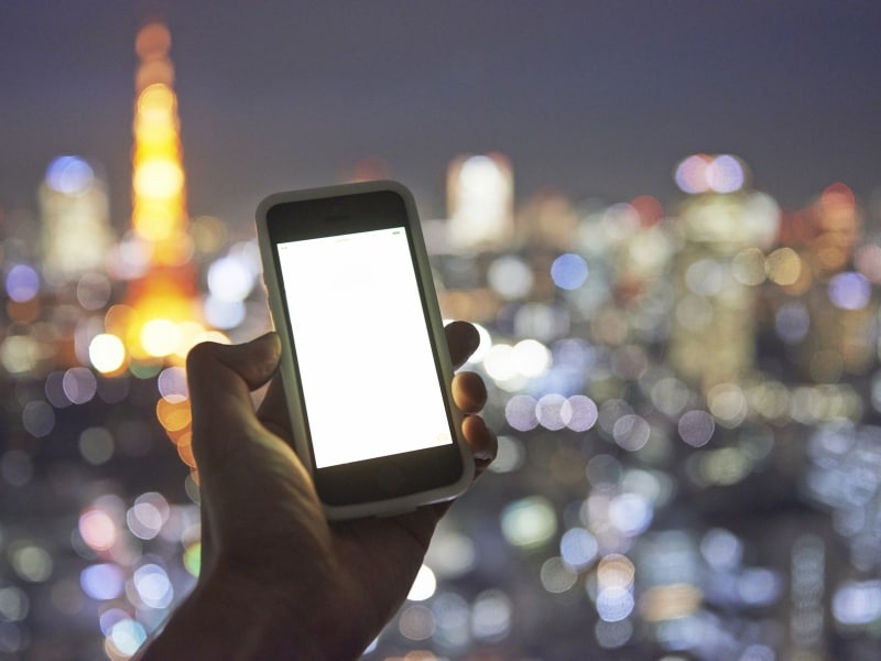 イルミネーションやスマホのディスプレイに表示される色は、「光源色」と呼ばれます。