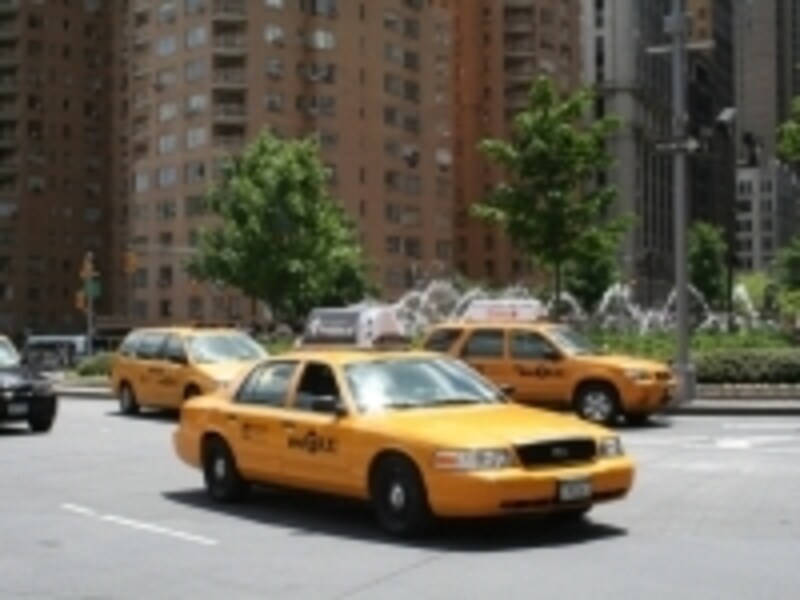 夜は必ずタクシーを！